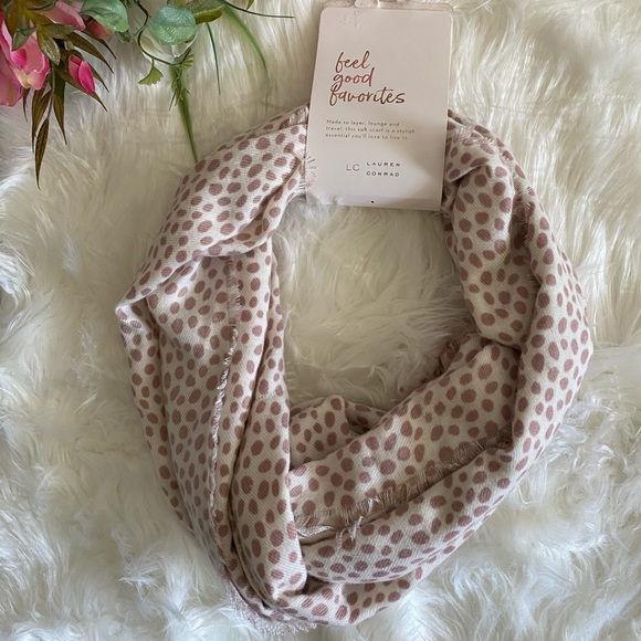 LC Lauren Conrad Accessories - ✨5/25✨Lauren Conrad Feel Good Favorites Scarf
